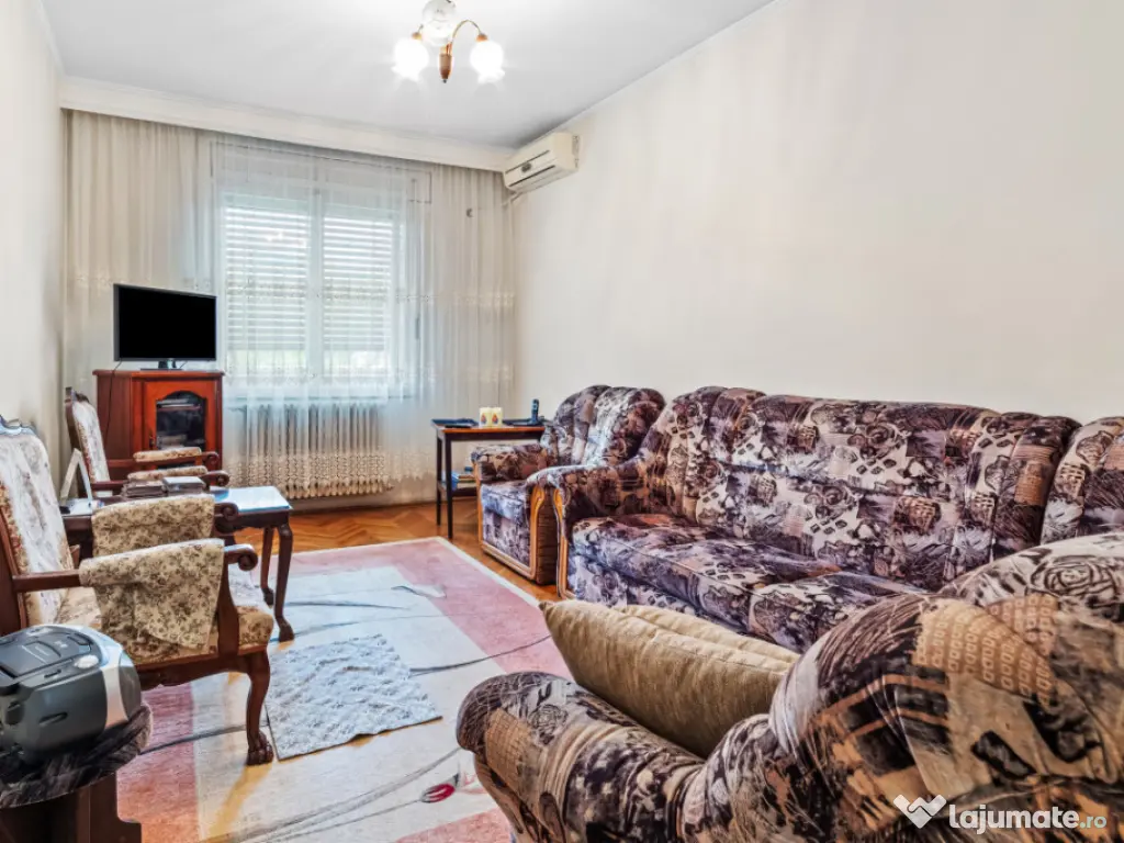 Vilă tip bloc 12 camere, 2 garaje 2 boxe zona Tomis 1 Flăm