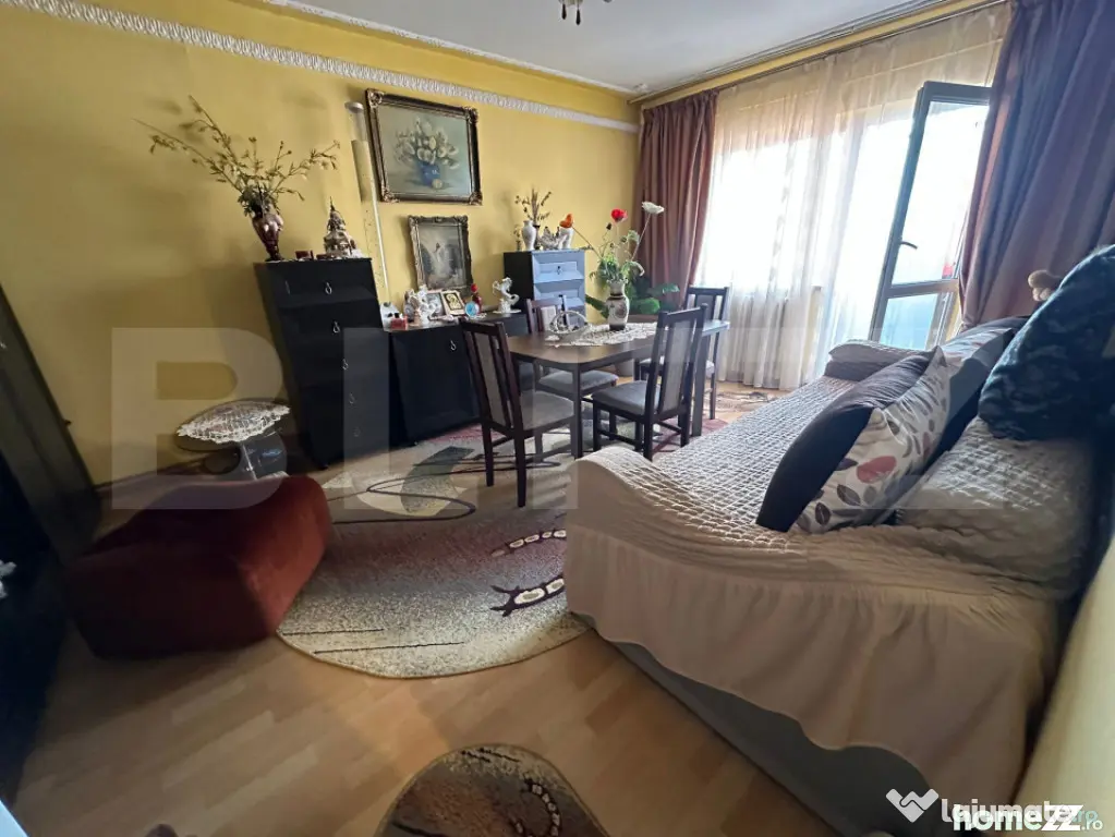 Apartament de vanzare, cu 3 camere, 2 balcoane, 67 mp, zona