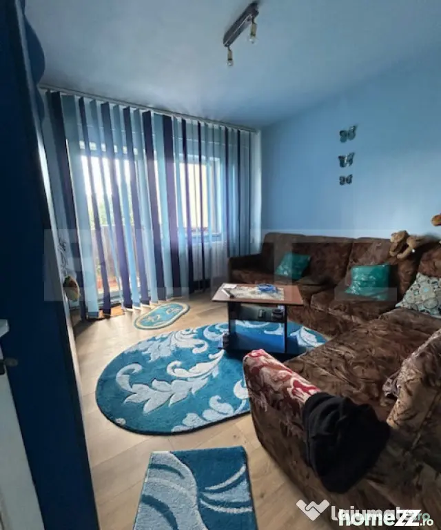 Apartament de vanzare, cu 3 camere, 2 balcoane, 67 mp, zona