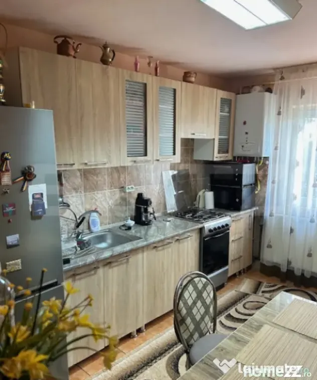 Apartament de vanzare, cu 3 camere, 2 balcoane, 67 mp, zona