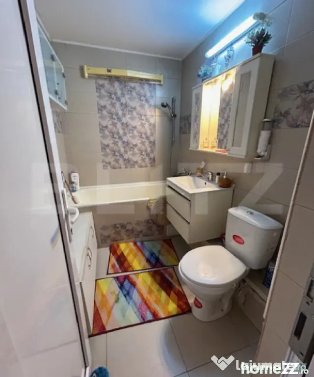 Apartament de vanzare, cu 3 camere, 2 balcoane, 67 mp, zona