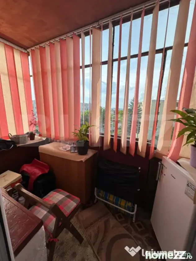 Apartament de vanzare, cu 3 camere, 2 balcoane, 67 mp, zona