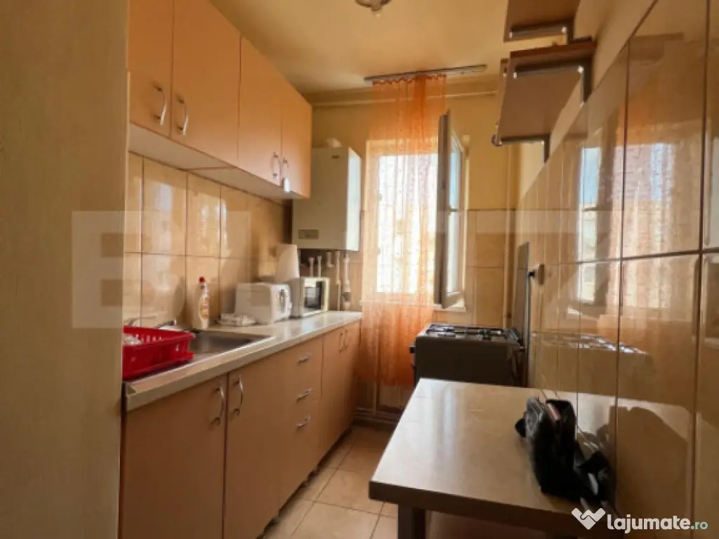 Apartament cu 2 camere, 35,60mp, semidecomandat, zona Kaufla