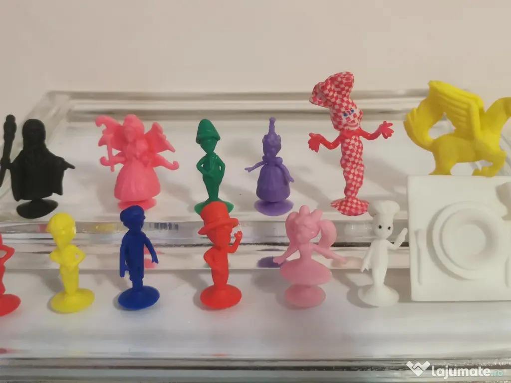 Colectii jucarii figurine stikeez strumpfi star wars gasca zurli submarin fotbal
