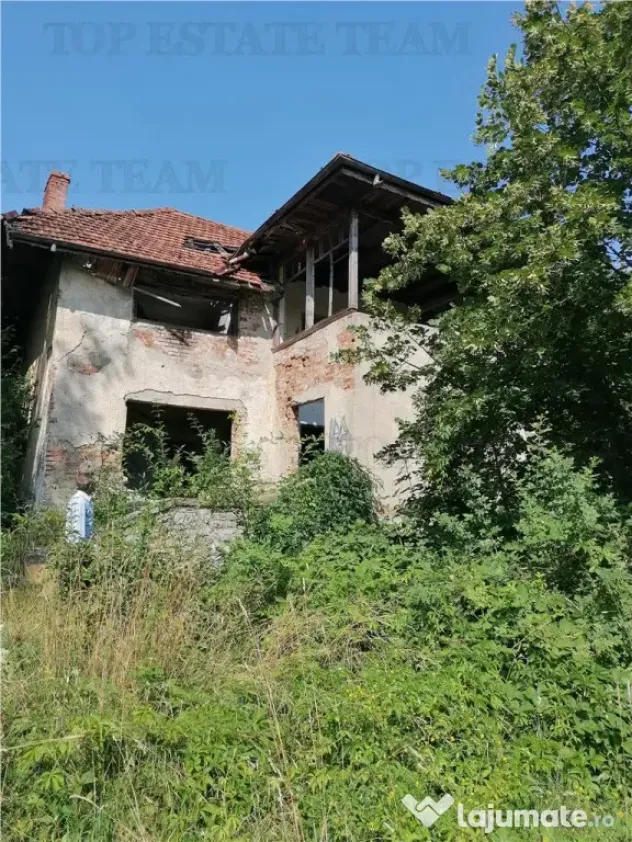 Teren 11230 m.p. Conac - necesita renovare