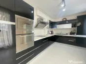 Apartament cu 5 camere si terasa spatioasa + 2 locuri de par 