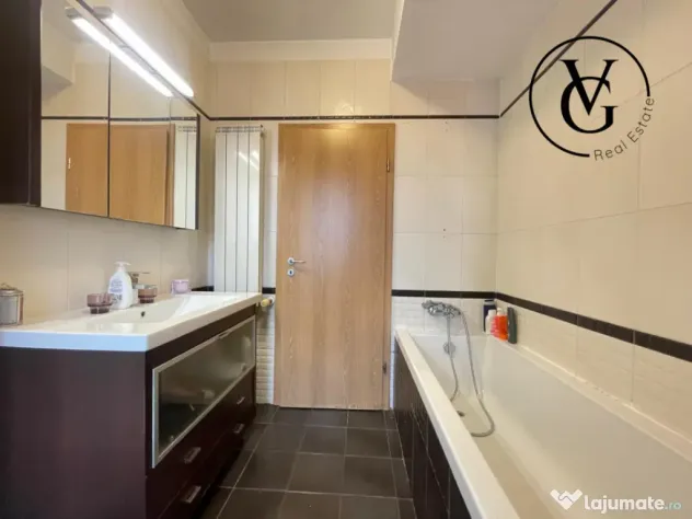 Apartament cu 5 camere si terasa spatioasa + 2 locuri de par