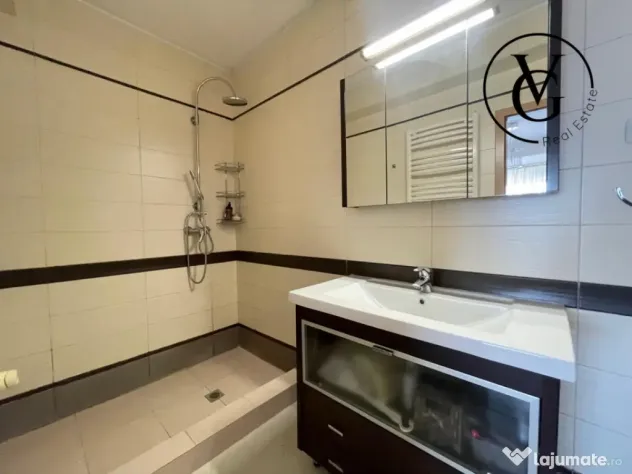 Apartament cu 5 camere si terasa spatioasa + 2 locuri de par