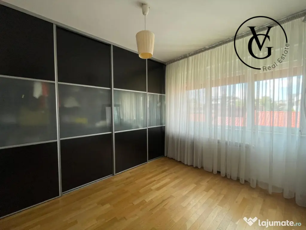 Apartament cu 5 camere si terasa spatioasa + 2 locuri de par