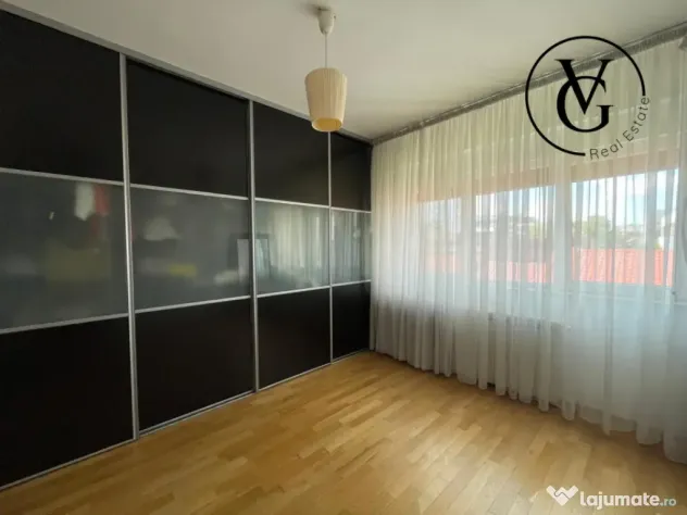 Apartament cu 5 camere si terasa spatioasa + 2 locuri de par
