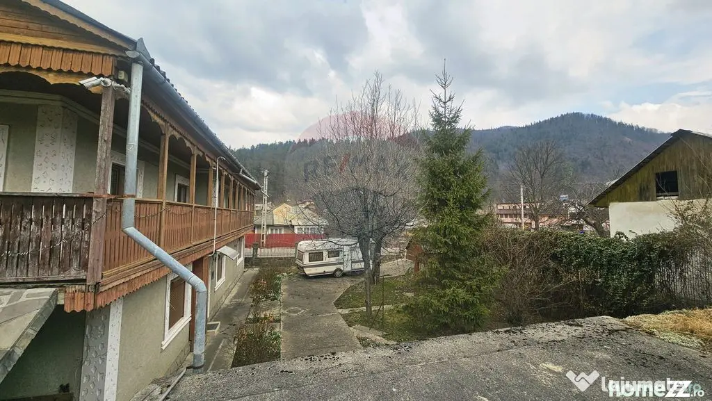 Casă solidă din cărămidă, mobilată, garaj, teren ge...