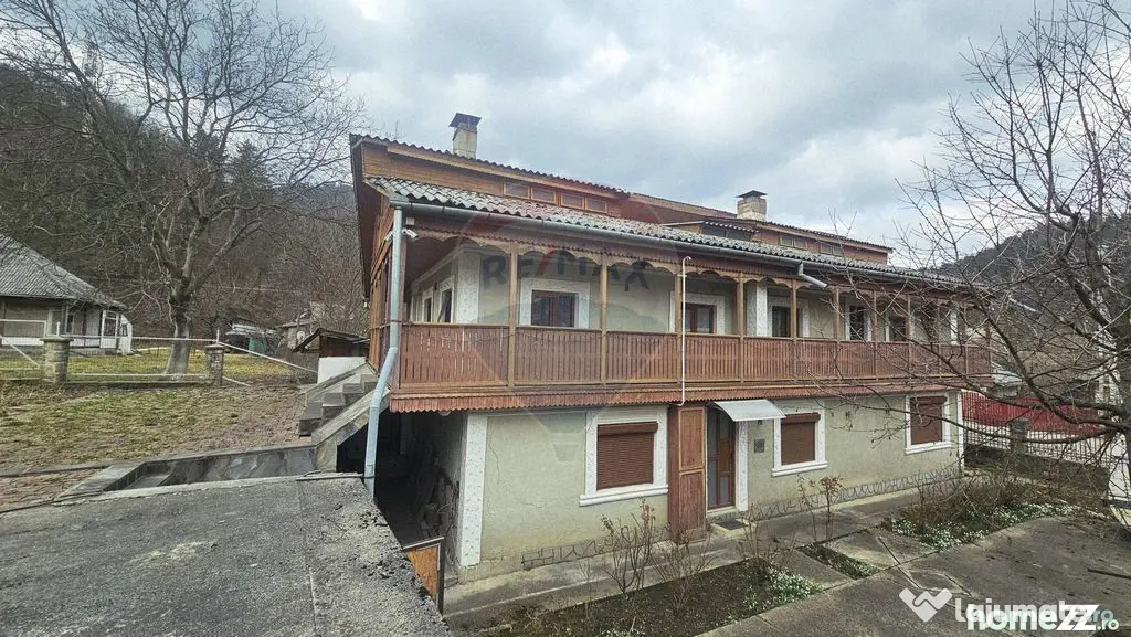 Casă solidă din cărămidă, mobilată, garaj, teren ge...