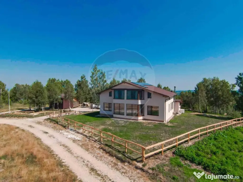 Pensiune de Vânzare cu 8 dormitoare, Rișca, Jud. Cluj