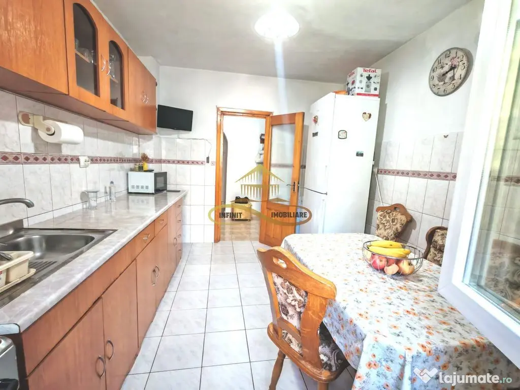 Apartament 3 camere de vanzare Bacau