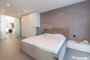 Casa de lux cu piscina de vanzare in White House Residence