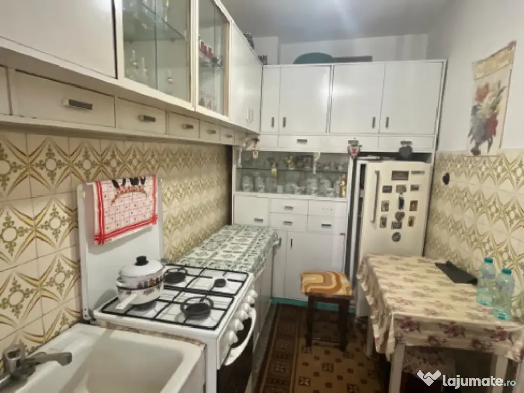 Apartament 3 camere, etaj 2, Garaj, Radauti