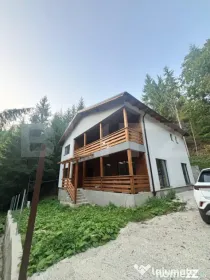 Cabana/Pensiune de vânzare în Colibița, cu acces la lac