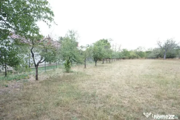 Teren intravilat 1777 mp, front 16 m, zona centru Aricestii - Aricestii Rahtivani (Prahova)