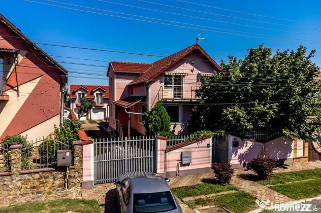 Vilă cu 6 camere în zona rezidențială - Poltura