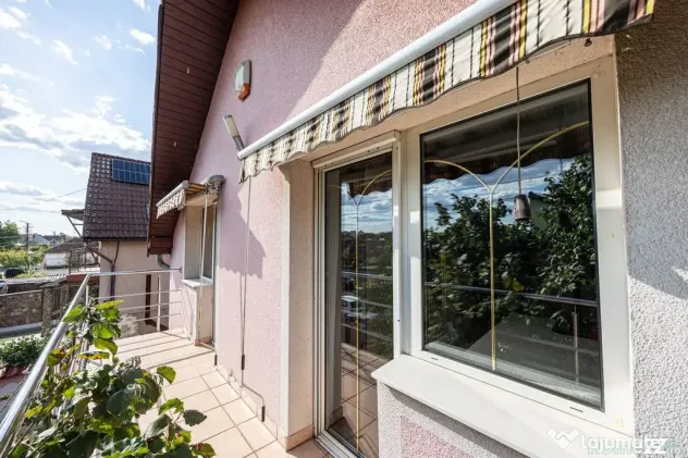 Vilă cu 6 camere în zona rezidențială - Poltura