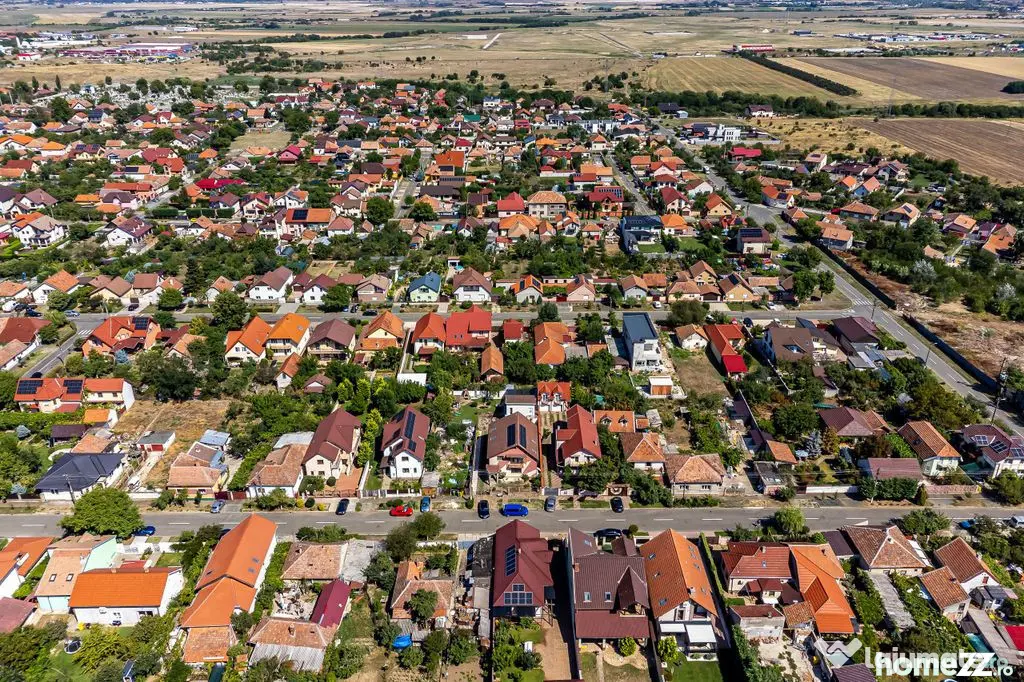 Vilă cu 6 camere în zona rezidențială - Poltura
