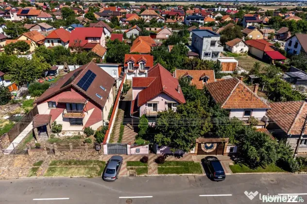 Vilă cu 6 camere în zona rezidențială - Poltura