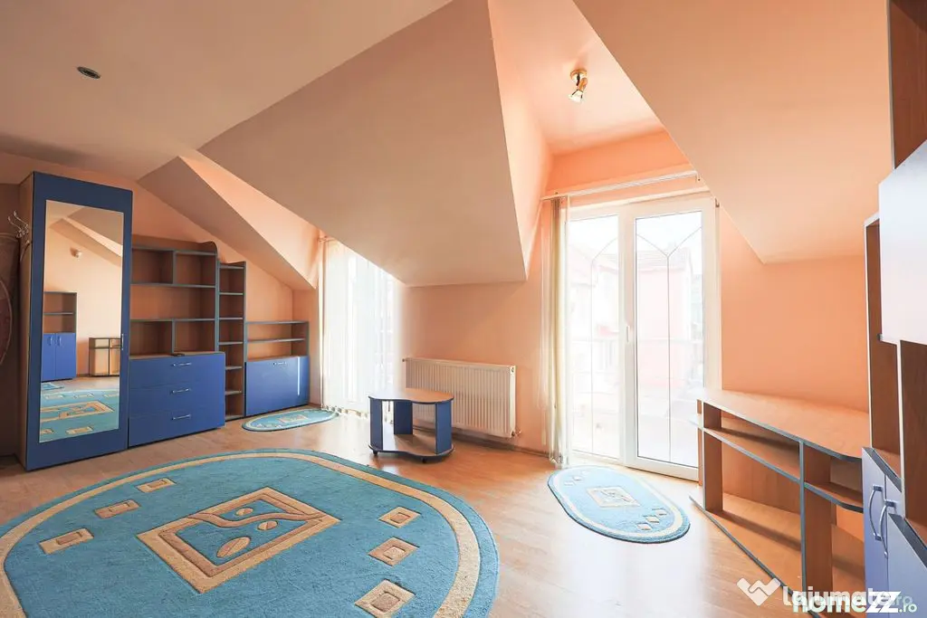 Vilă cu 6 camere în zona rezidențială - Poltura