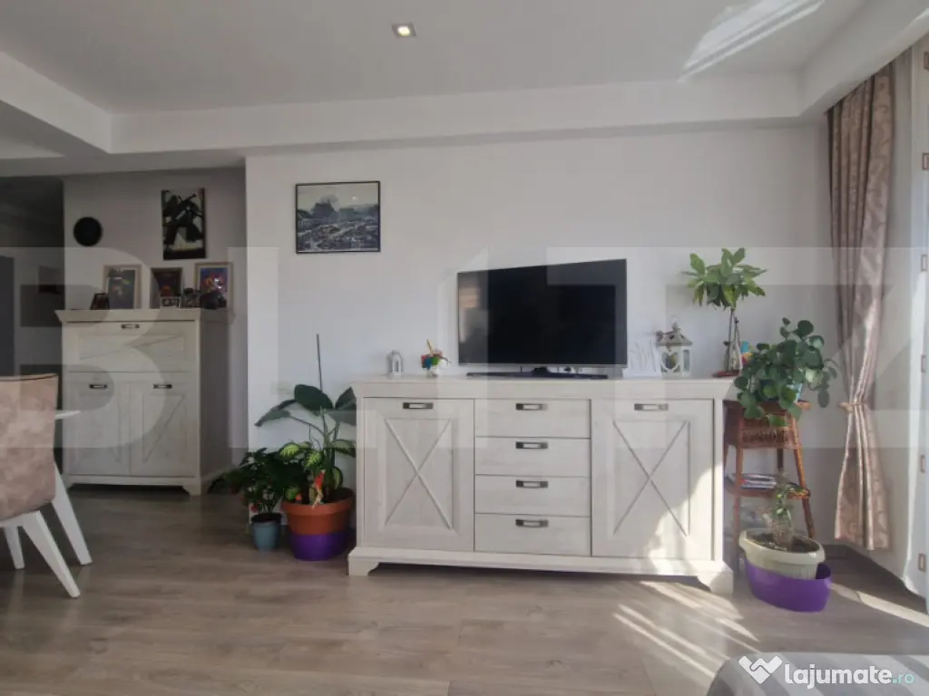 Apartament 4 camere zona Tractorul, decomandat 17 mp terase