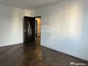 Apartament cu 4 camere de vânzare Roman central 