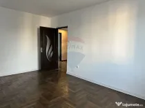 Apartament cu 4 camere de vânzare Roman central