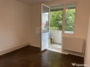 Apartament cu 4 camere de vânzare Roman central 