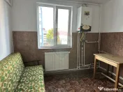 Apartament cu 4 camere de vânzare Roman central 