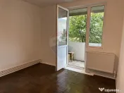 Apartament cu 4 camere de vânzare Roman central 