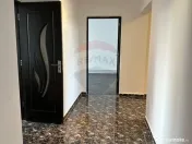 Apartament cu 4 camere de vânzare Roman central 