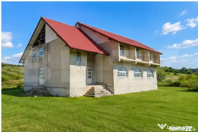 Pensiune și spațiu comercial de vânzare pe E85 – oportu - Iasi (Iasi)