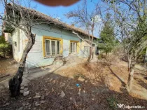 Teren 1160 mp + casa batraneasca, zona Cosoveni