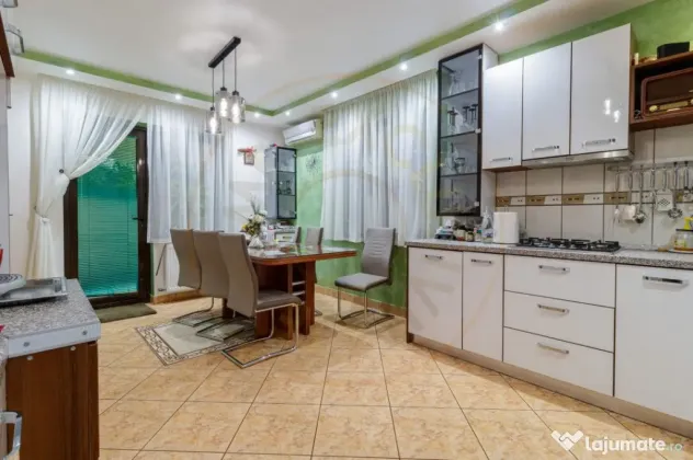 Vilă individuală cu piscină, garaj dublu • teren 766 mp