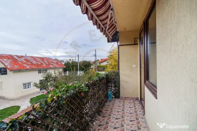 Vilă individuală cu piscină, garaj dublu • teren 766 mp