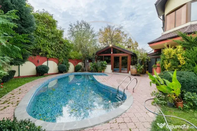 Vilă individuală cu piscină, garaj dublu • teren 766 mp