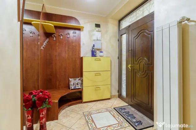 Vilă individuală cu piscină, garaj dublu • teren 766 mp