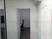 Apartament frumos intr-un bloc reabilitat, cu 3 camere si ba 