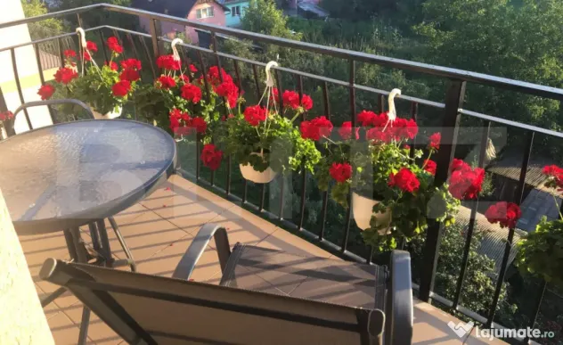 Apartament de vânzare, cu 3 camere, mobilat și utilat