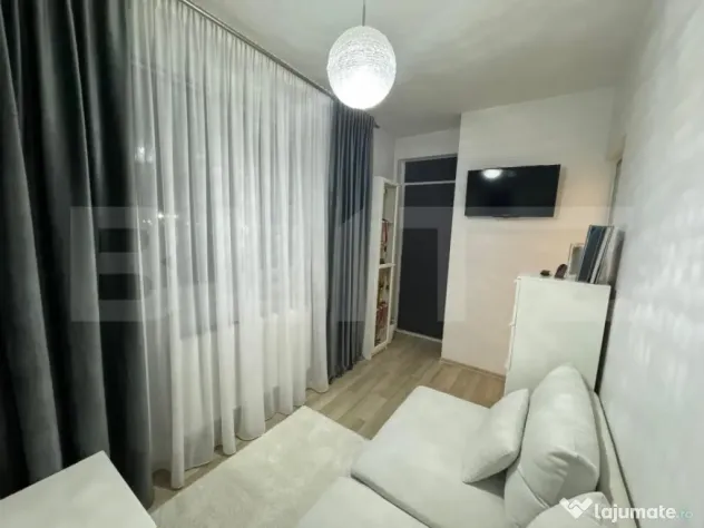 Apartament de vânzare, cu 3 camere, mobilat și utilat