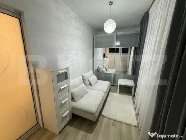 Apartament de vânzare, cu 3 camere, mobilat și utilat