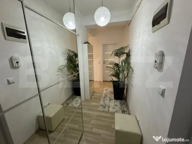 Apartament de vânzare, cu 3 camere, mobilat și utilat
