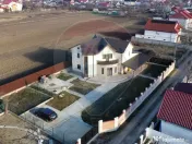 Casă / Vilă deosebită în Golești S+P+1E 