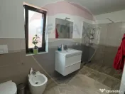 Casă / Vilă deosebită în Golești S+P+1E 