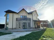 Casă / Vilă deosebită în Golești S+P+1E 