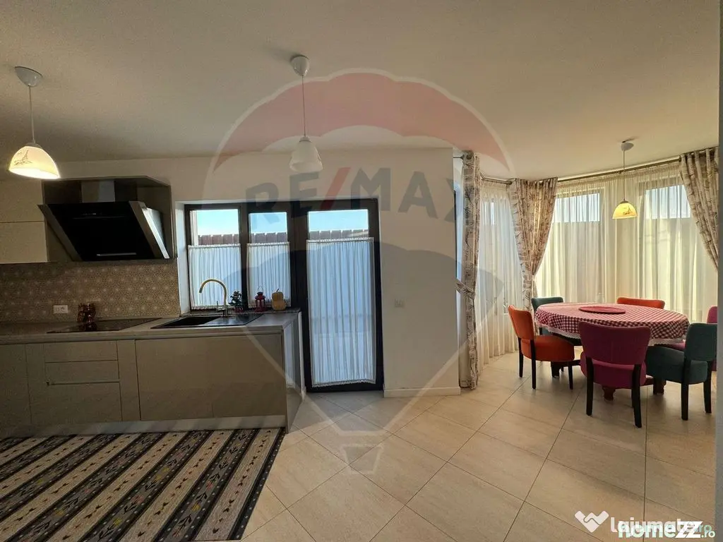Casă / Vilă deosebită în Golești S+P+1E