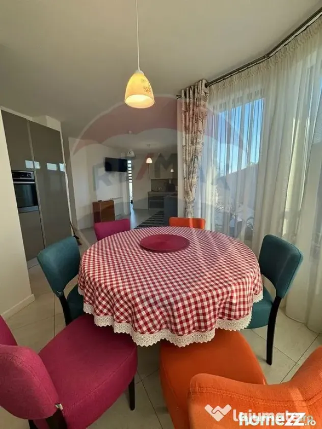 Casă / Vilă deosebită în Golești S+P+1E